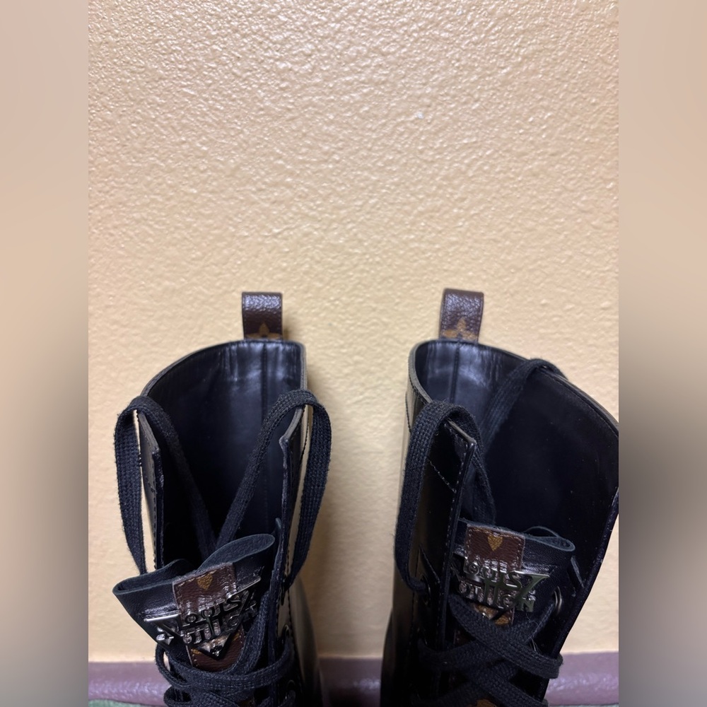 Louis Vuitton
LV Monogram Leather Combat Boots - Picture 9 of 14